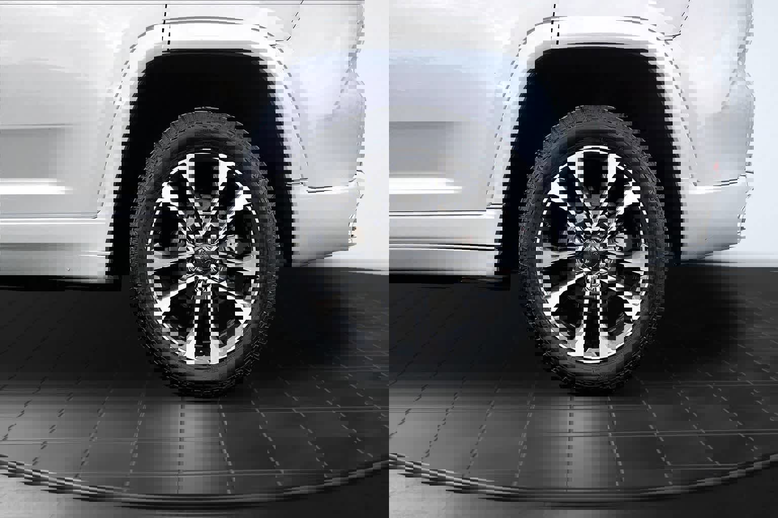 Used 2024 Jeep Grand Cherokee Overland image 35