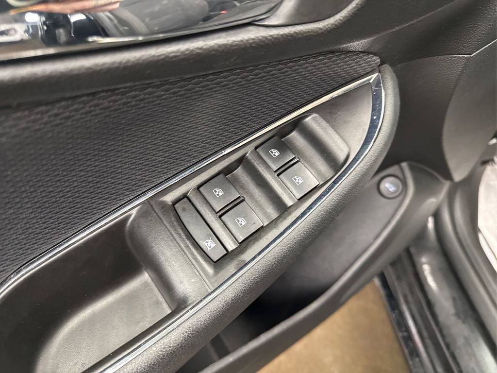 Used 2019 Chevrolet Cruze LS image 28