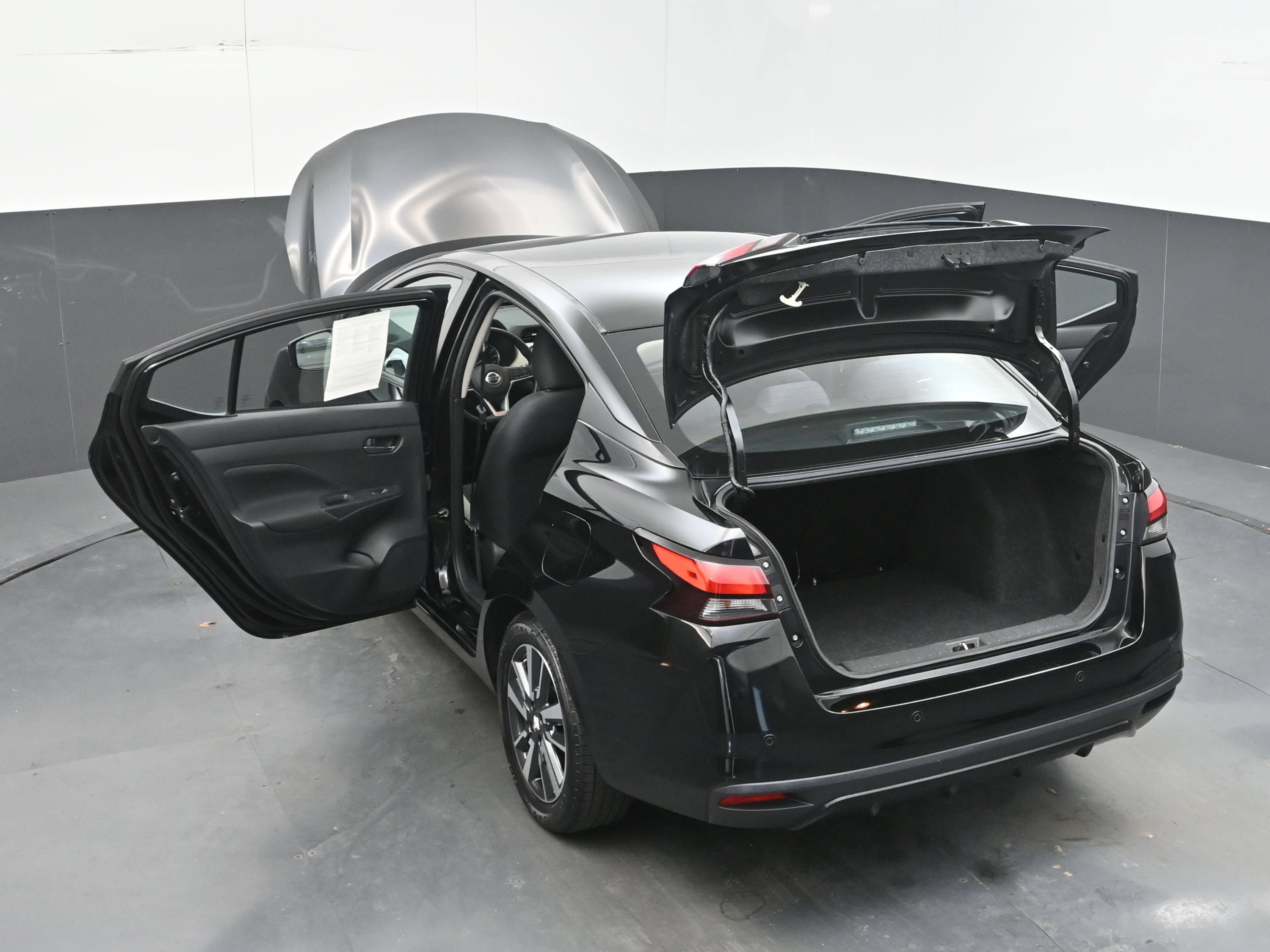 Used 2021 Nissan Versa SV FWD image 43