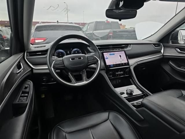 Used 2023 Jeep Grand Cherokee Limited AWD/4WD image 10