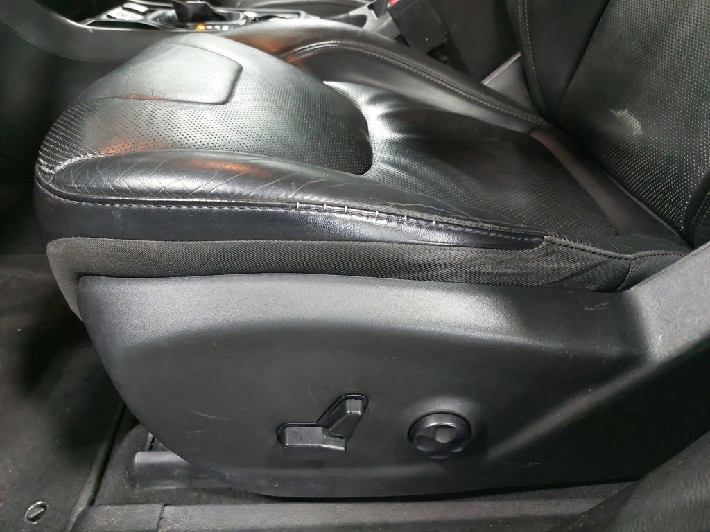 Used 2019 Jeep Cherokee Limited FWD image 28