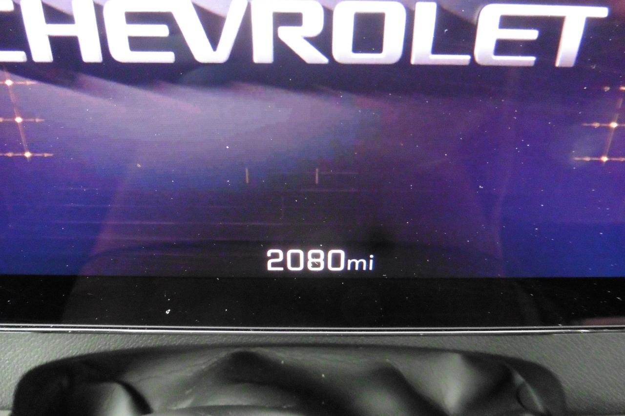 Used 2025 Chevrolet Traverse LT w/ Sun and Wheel Package image 11