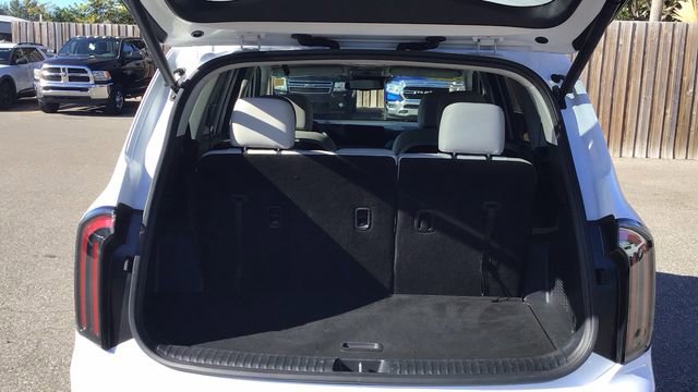 Used 2024 Kia Telluride EX w/ EX Captain's Chair Package image 8