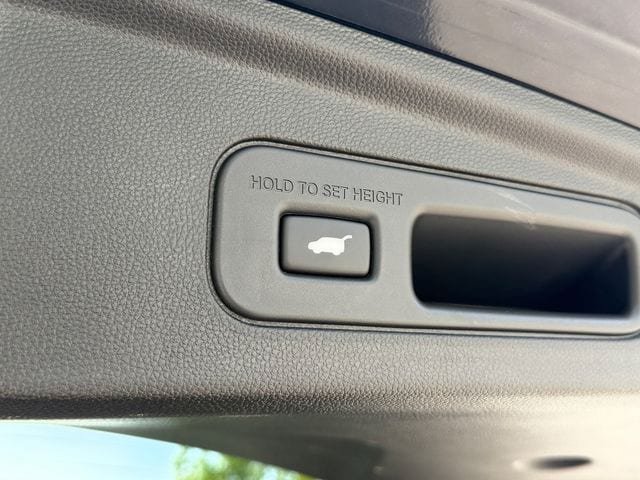 Certified 2025 Acura MDX w/ Technology Package FWD image 20