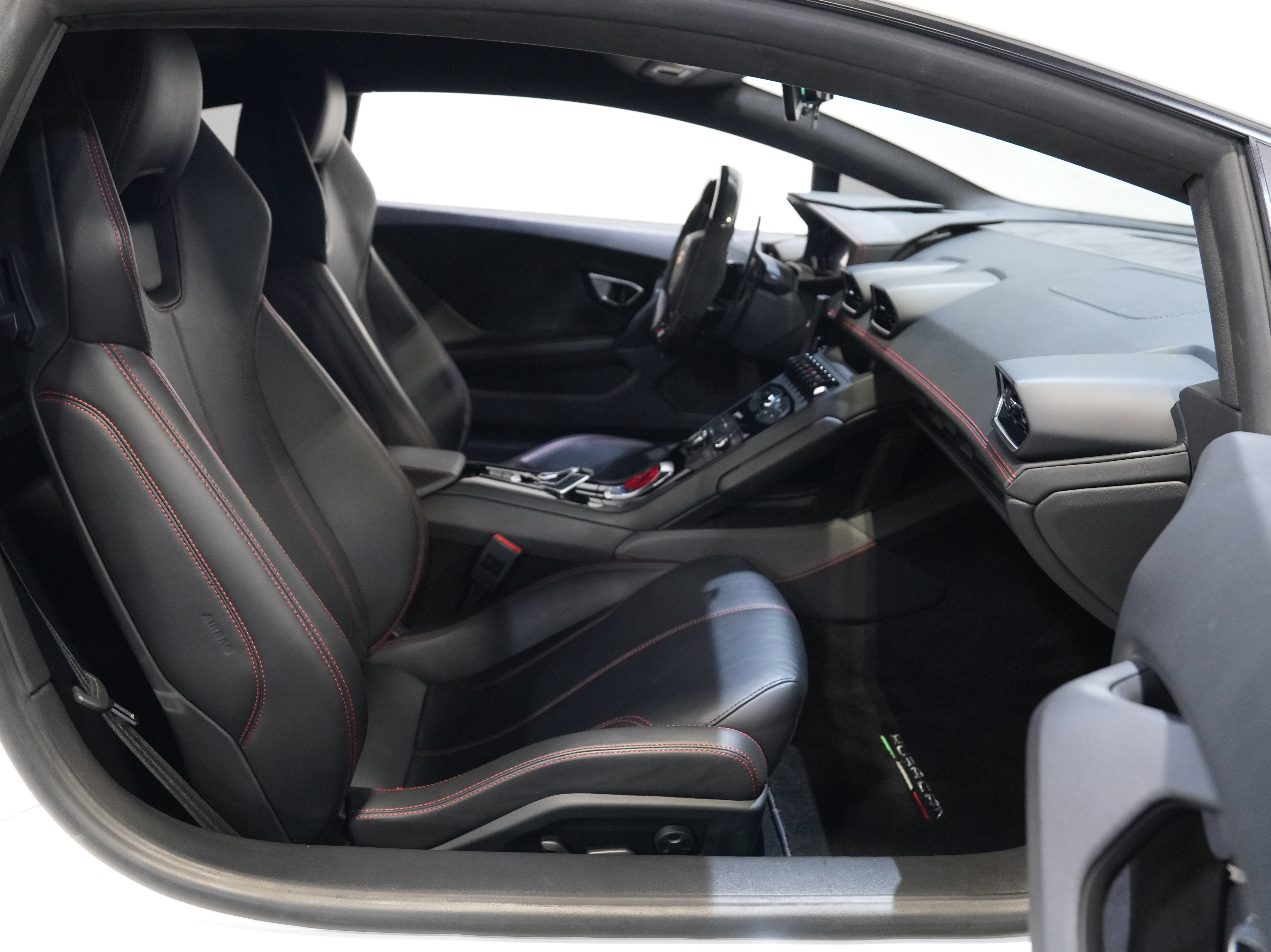 Used 2018 Lamborghini Huracan LP 610-4 AWD/4WD image 33