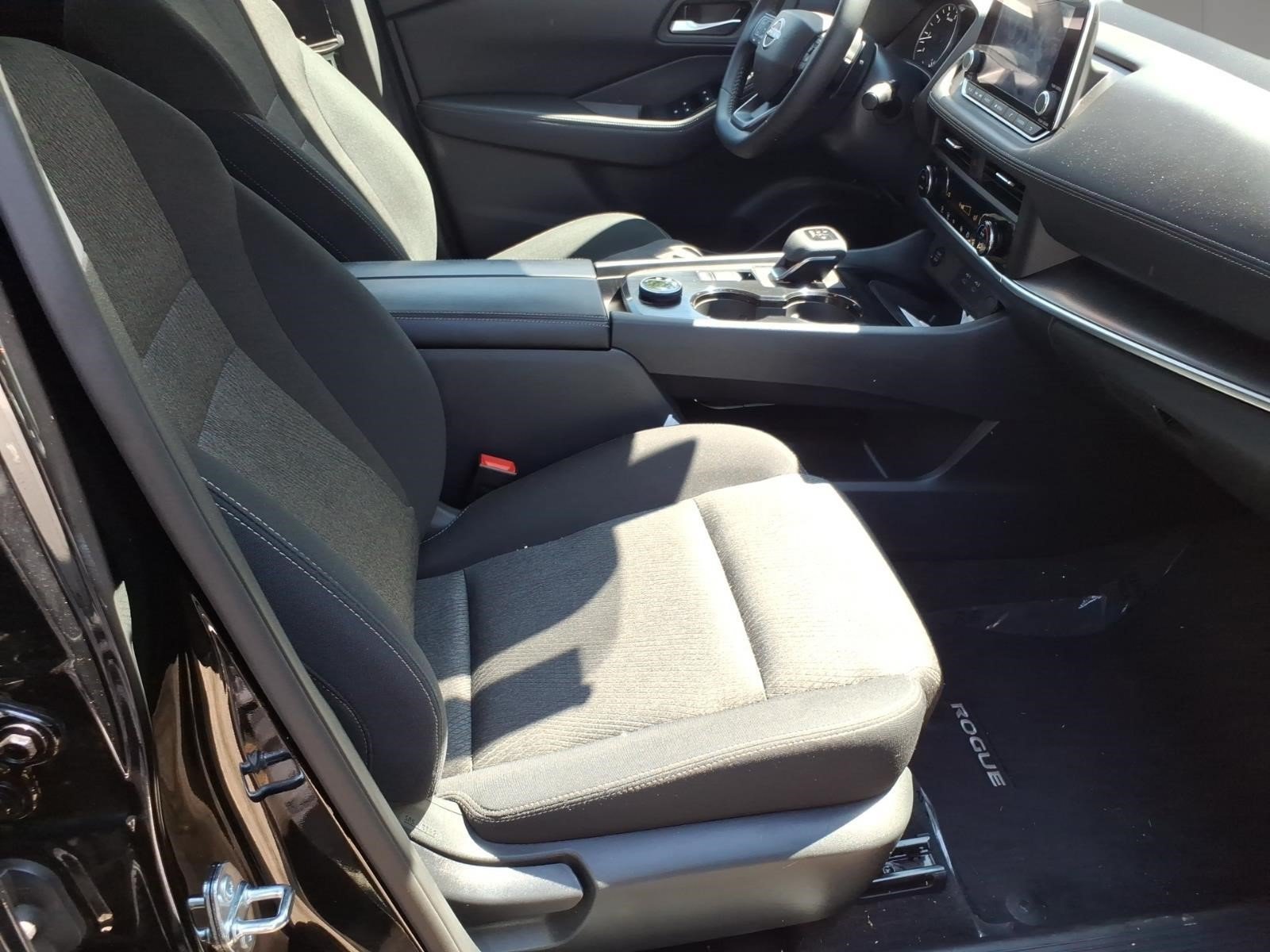 Used 2026 Nissan Rogue SV AWD/4WD image 6