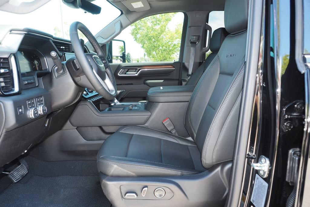 Used 2026 GMC Sierra 3500 Denali w/ Technology Package AWD/4WD image 14