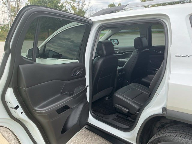 Used 2023 GMC Acadia SLT w/ Preferred Package FWD image 16