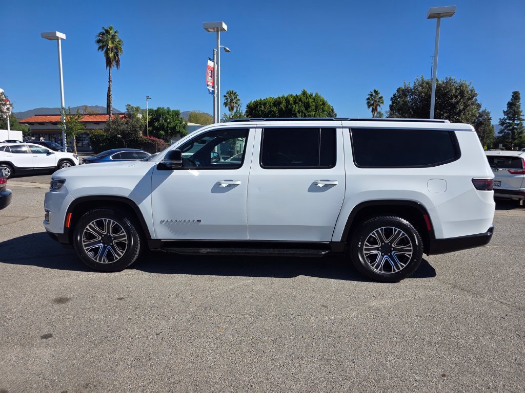 Certified 2024 Jeep Wagoneer L Series II w/ Flexible Seating Group RWD image 9