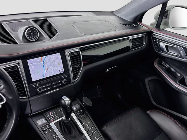 Used 2017 Porsche Macan GTS AWD/4WD image 24