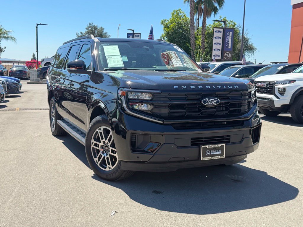 Used 2026 Ford Expedition Max Active RWD image 3