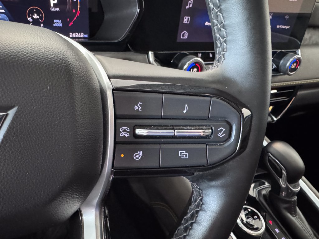 Certified 2025 Chevrolet Colorado ZR2 w/ Technology Package AWD/4WD image 14