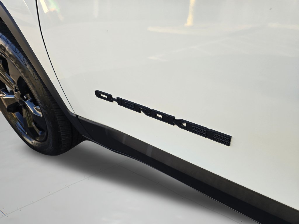 Used 2019 Jeep Cherokee Latitude Plus AWD/4WD image 31