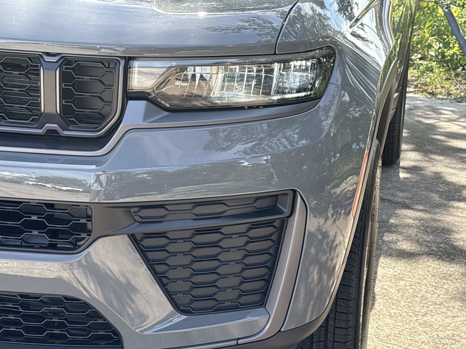 New 2027 Jeep Grand Cherokee Altitude RWD image 9