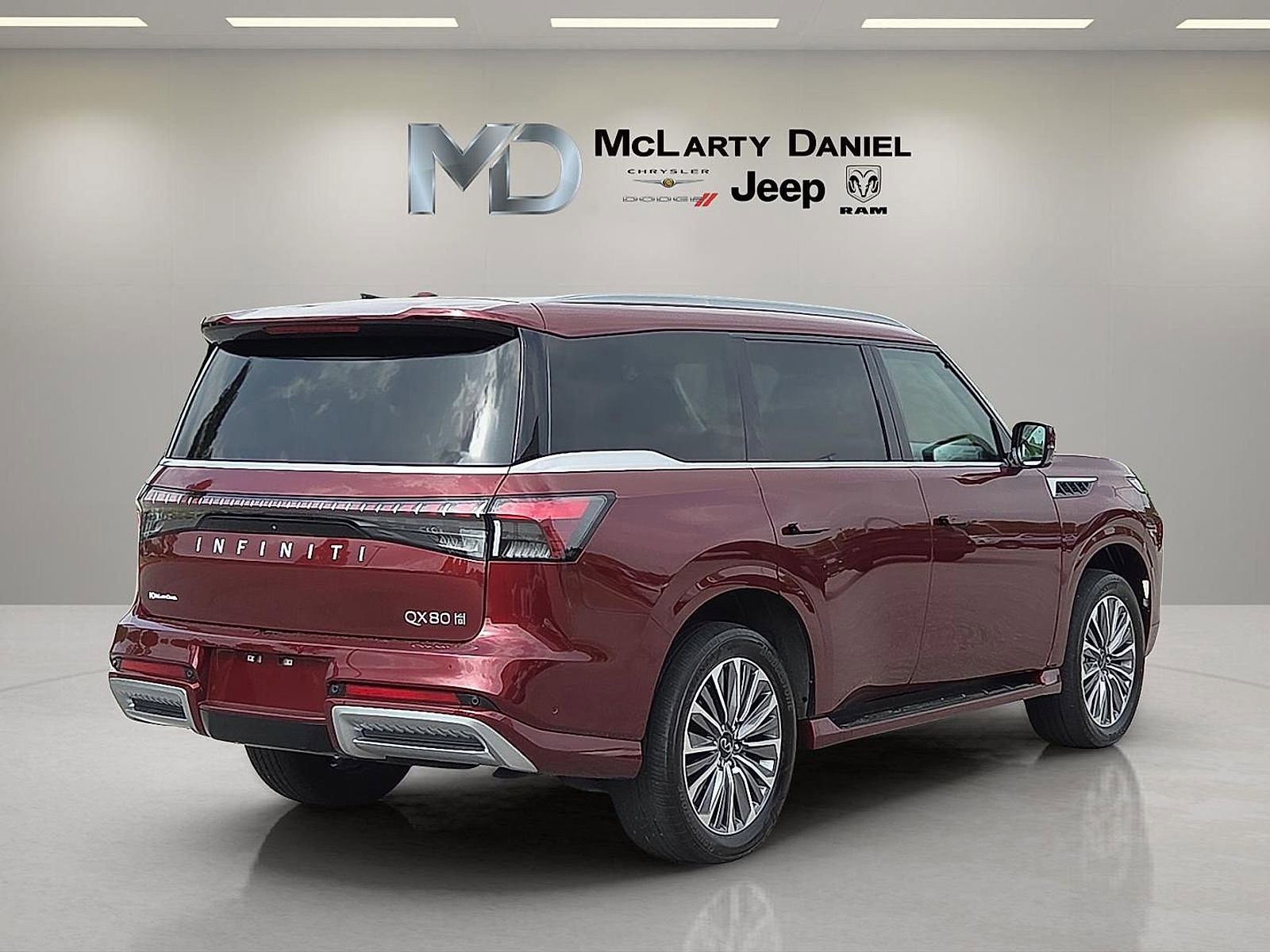 Used 2025 INFINITI QX80 Sensory AWD/4WD image 5