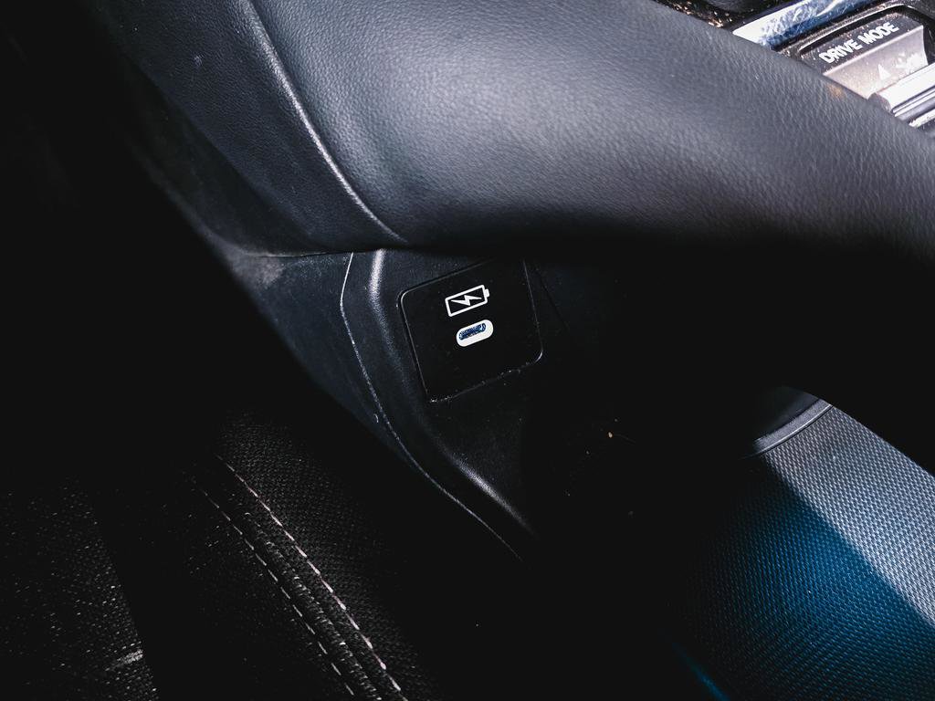 Certified 2025 Honda HR-V LX image 30