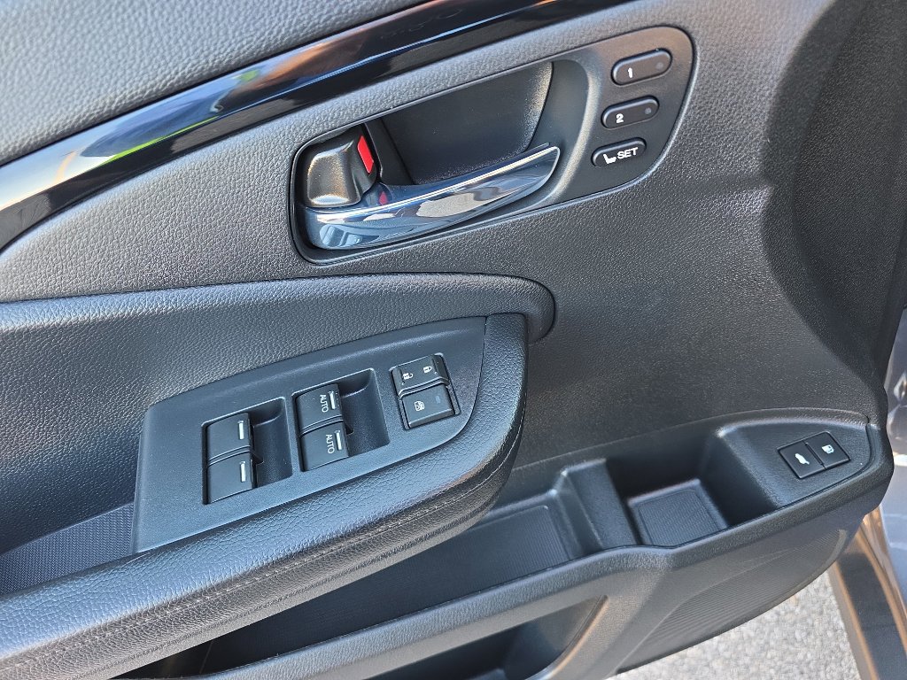 Used 2021 Honda Pilot Touring image 11