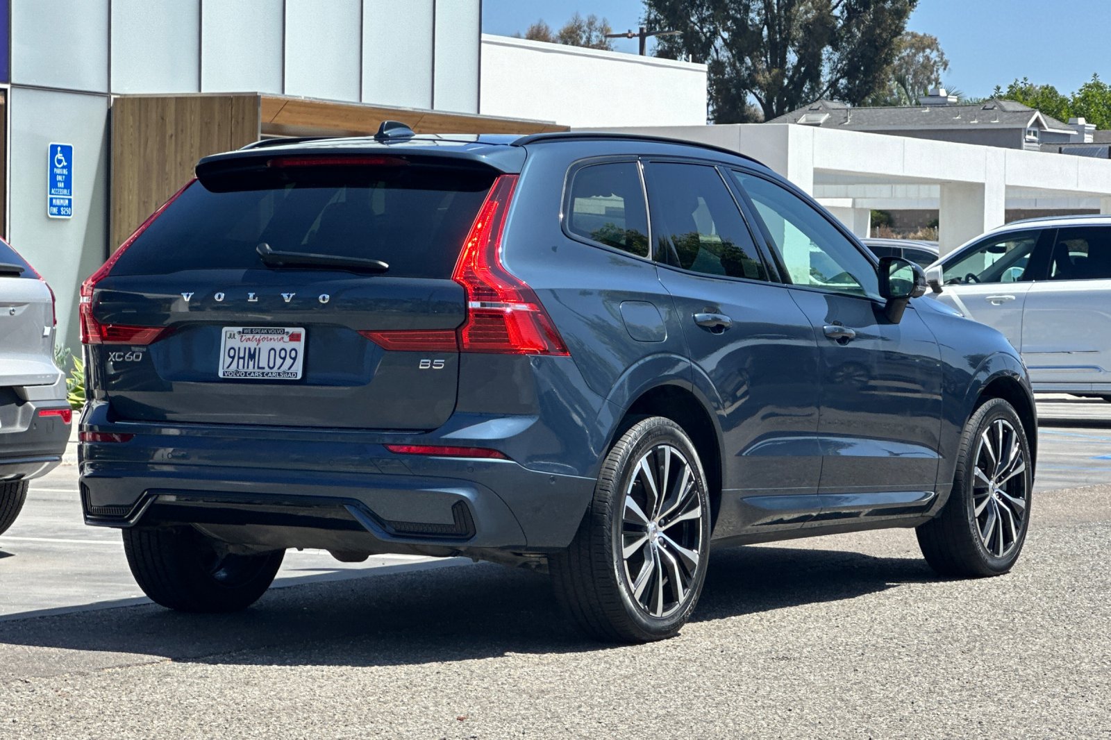 Certified 2023 Volvo XC60 B5 Plus w/ Climate Package FWD image 4