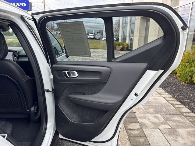 Used 2025 Volvo XC40 B5 Core image 13