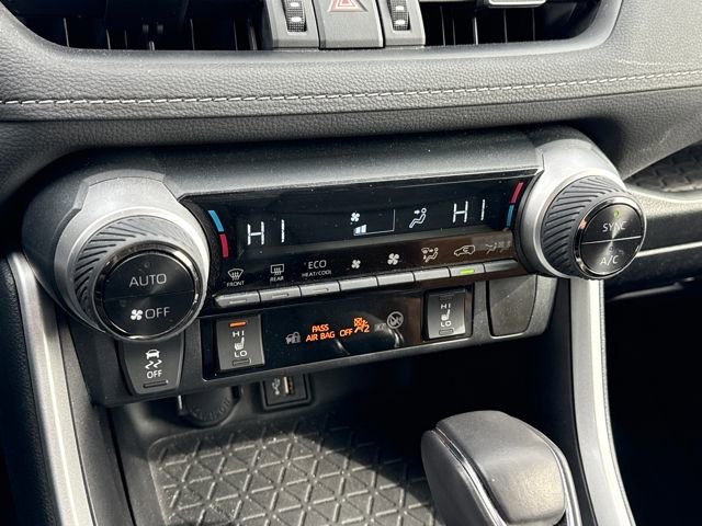 Used 2023 Toyota RAV4 XLE Premium image 30