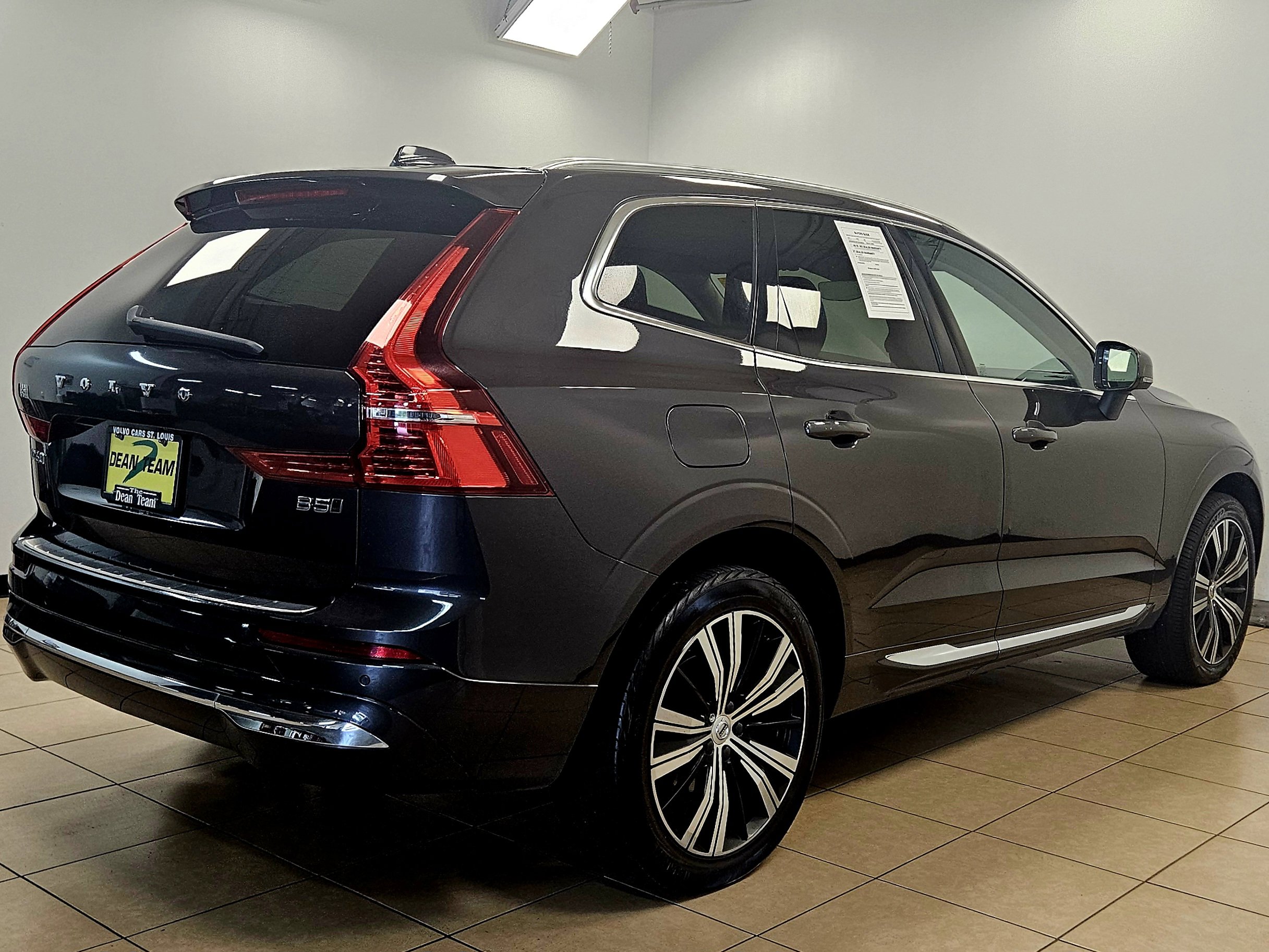Used 2022 Volvo XC60 B5 Inscription w/ Protection Package Premier AWD/4WD image 4