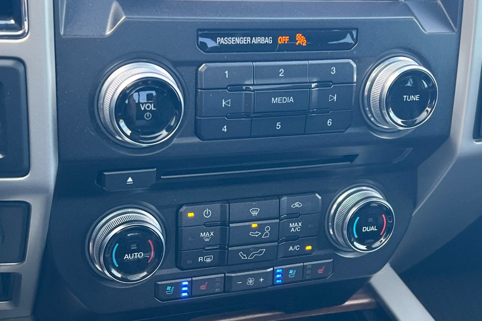 Used 2018 Ford F150 Lariat w/ Equipment Group 502A Luxury AWD/4WD image 21