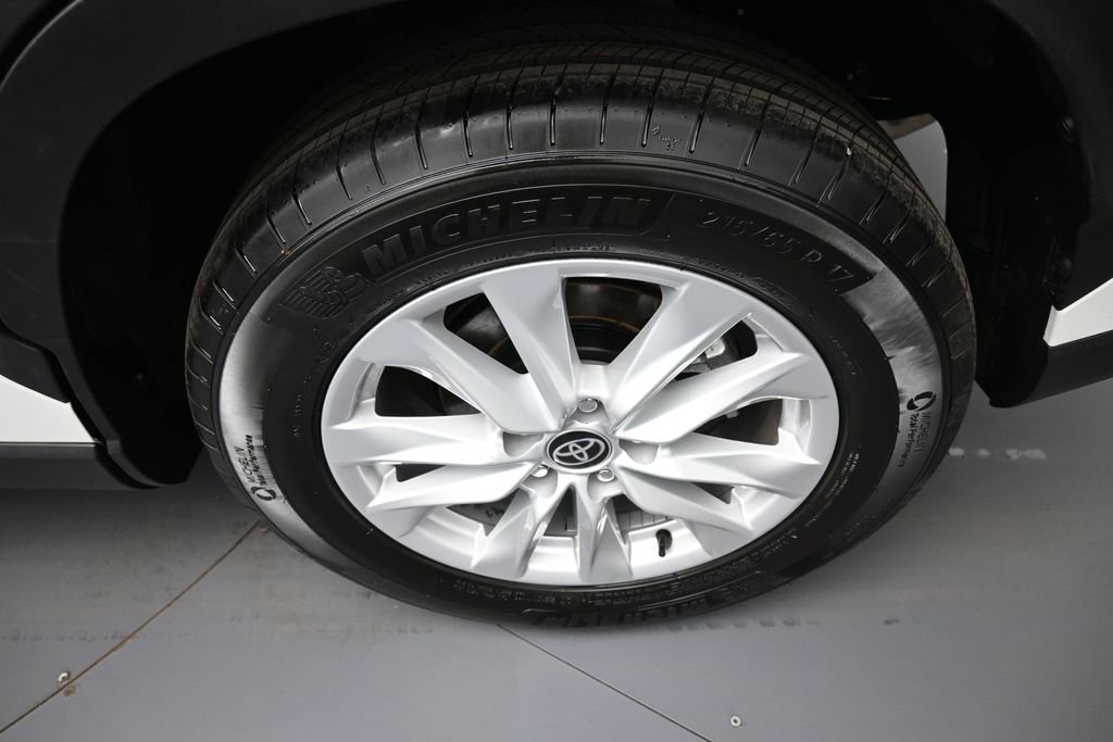 Used 2024 Toyota Corolla Cross LE w/ Black Badges Package (TMS) AWD/4WD image 15