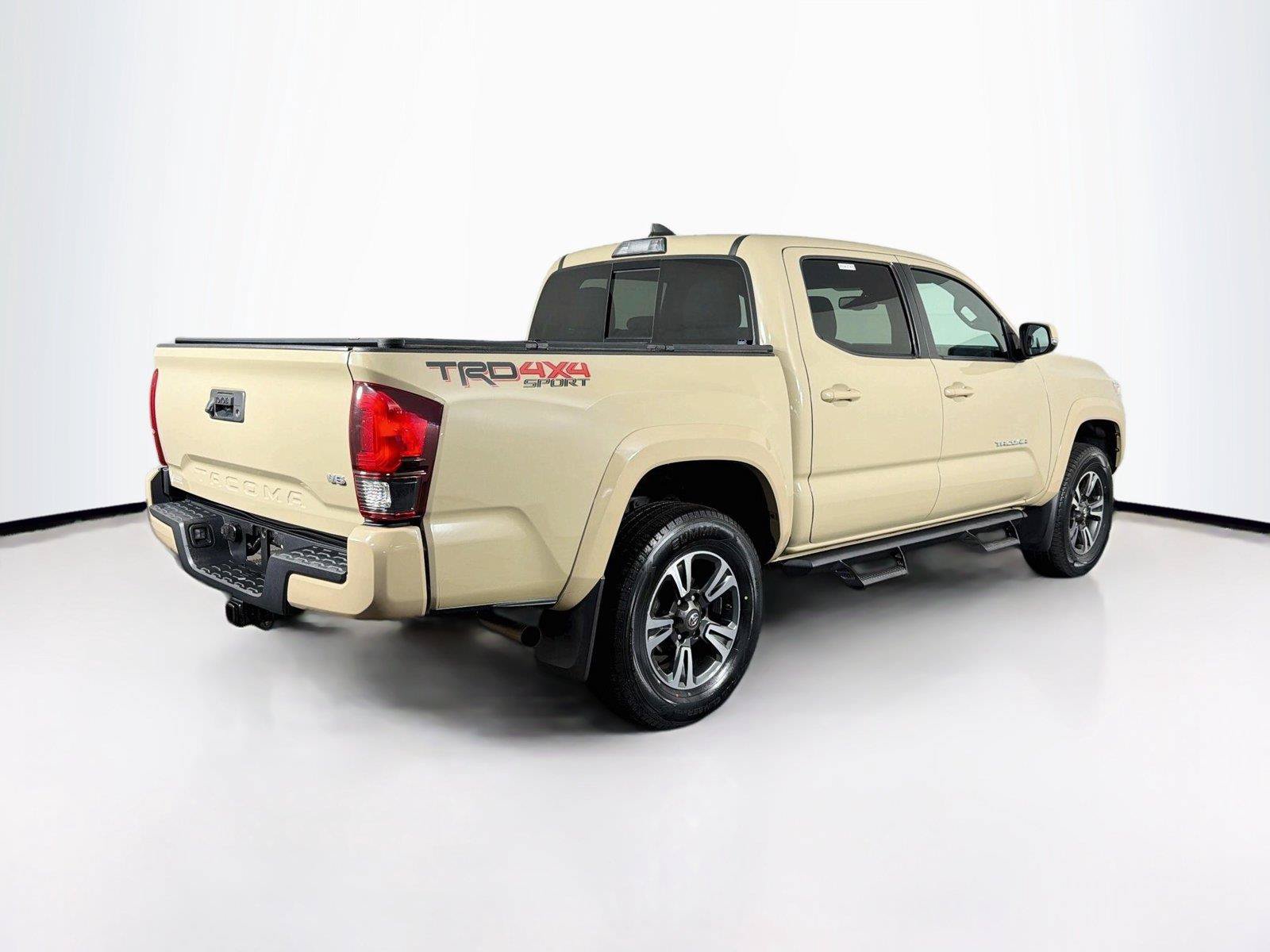 Used 2019 Toyota Tacoma TRD Sport AWD/4WD image 11
