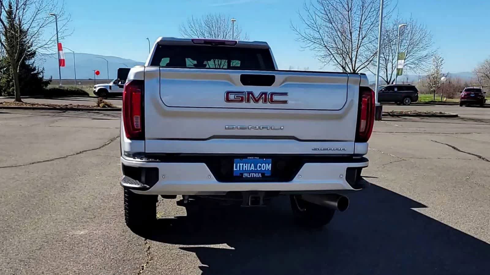 Used 2022 GMC Sierra 3500 Denali w/ Technology Package image 7