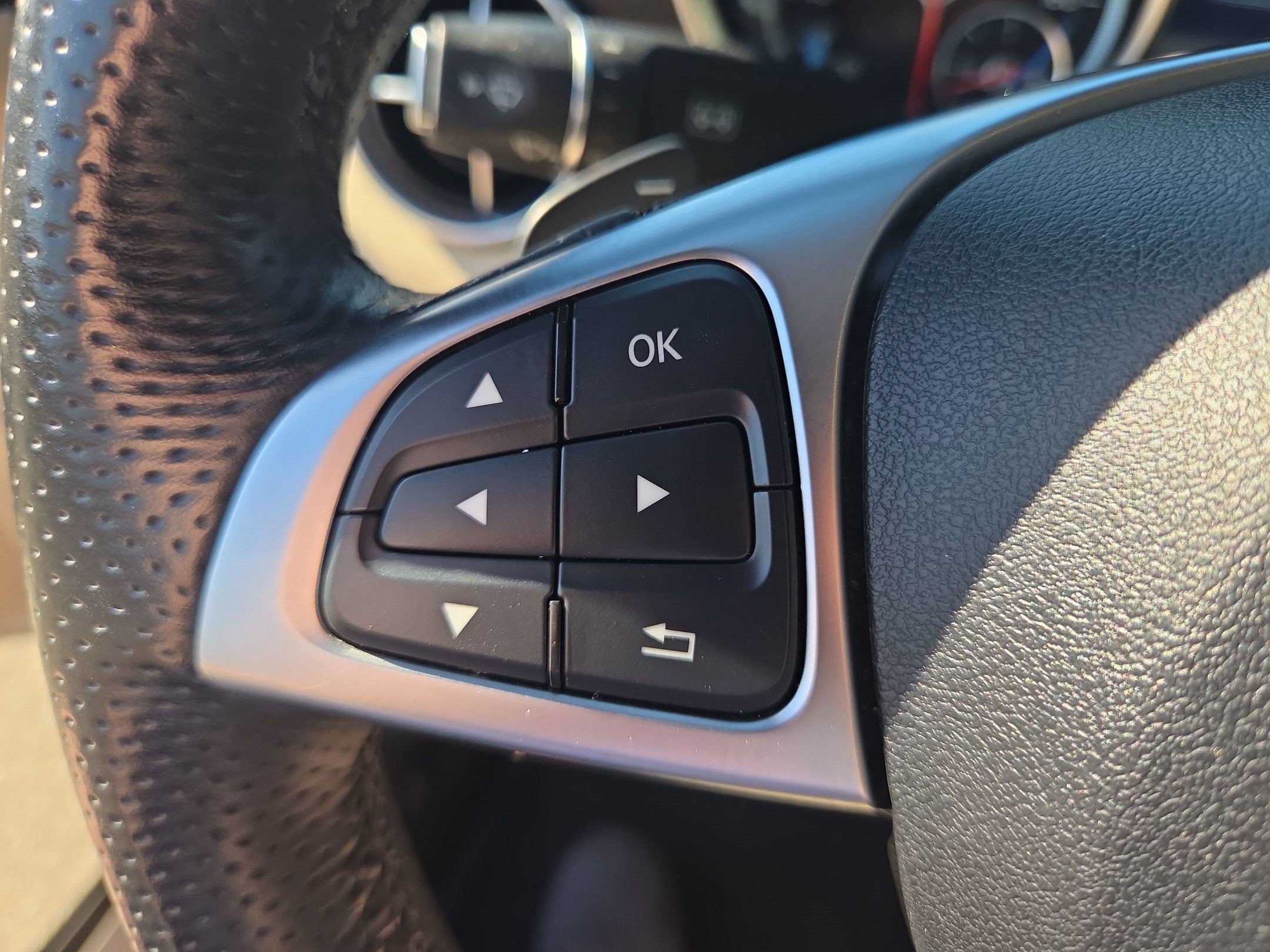 Used 2019 Mercedes-Benz SLC 300 image 17
