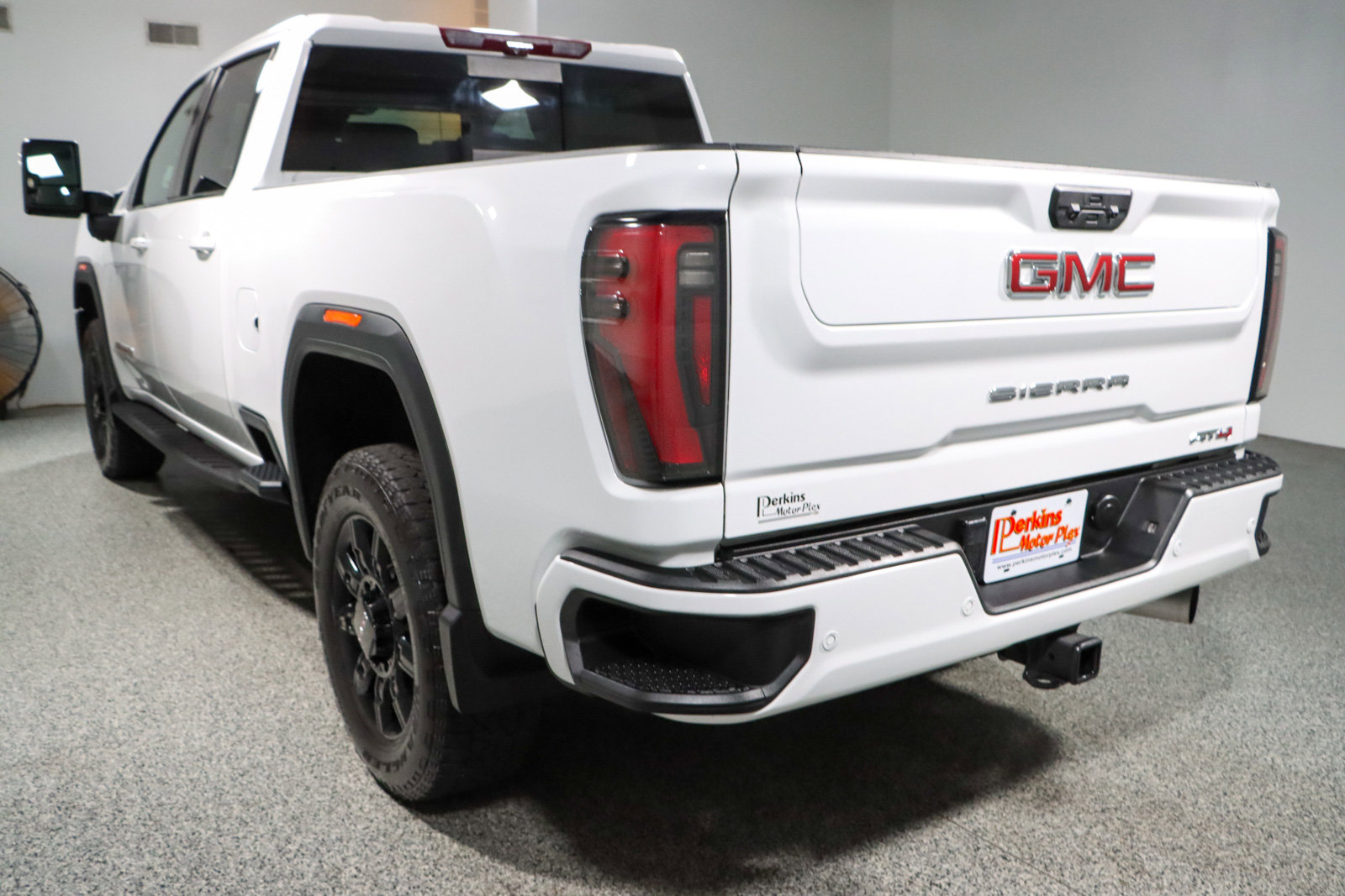 Used 2024 GMC Sierra 2500 AT4 w/ AT4 Premium Plus Package image 9