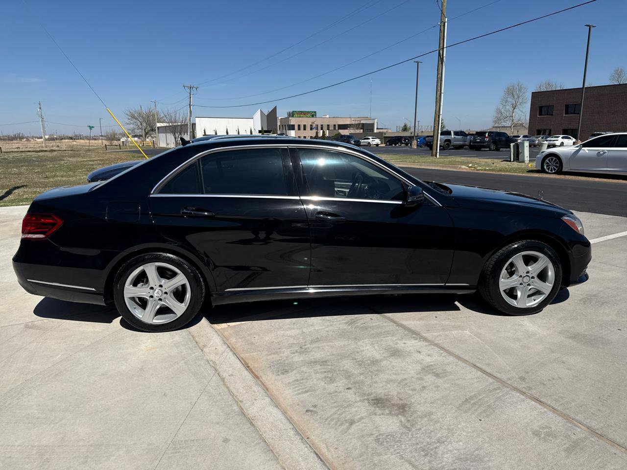 Used 2014 Mercedes-Benz E 250 BlueTEC 4MATIC Sedan image 9