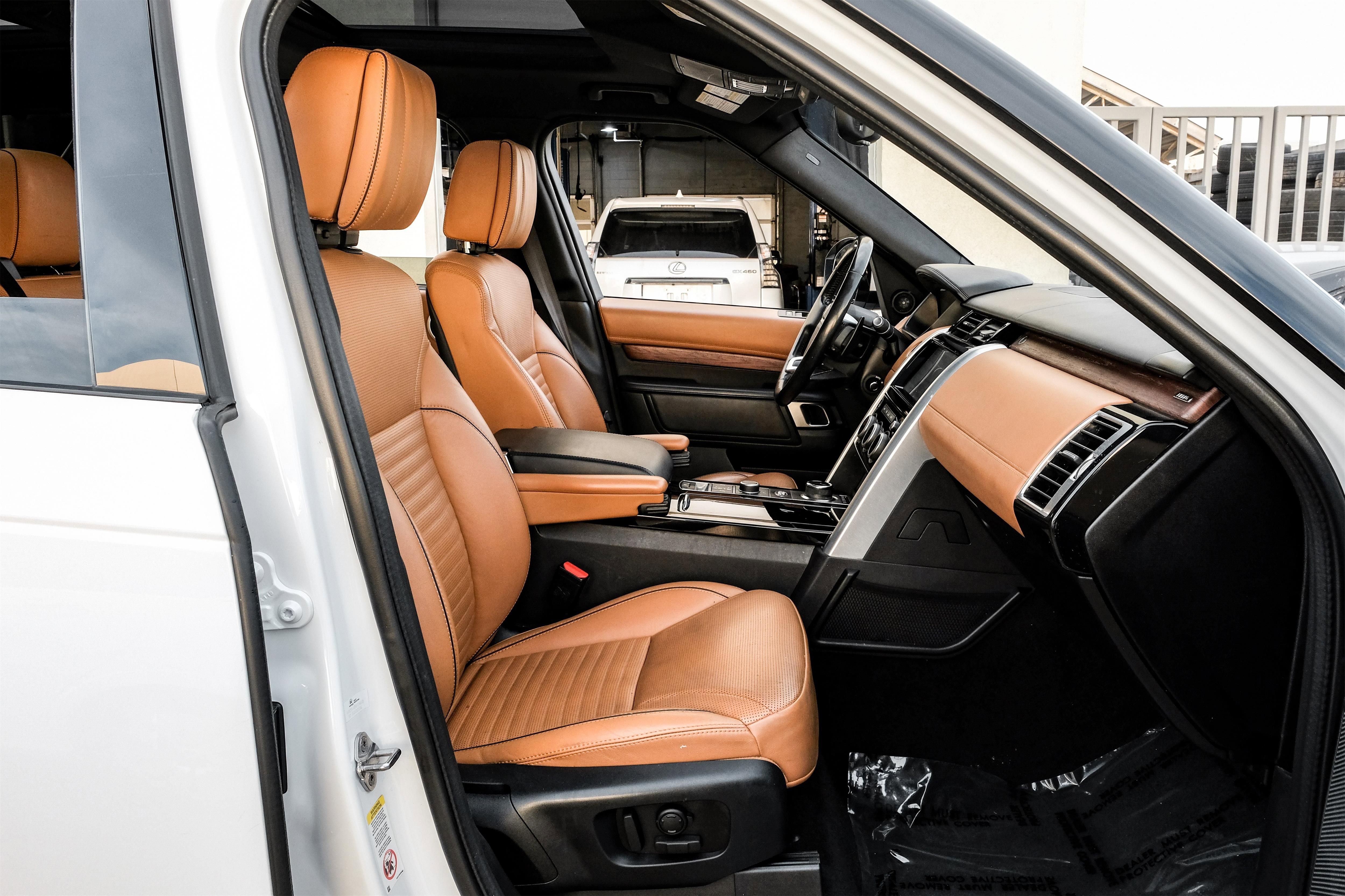 Used 2020 Land Rover Discovery HSE Luxury image 32