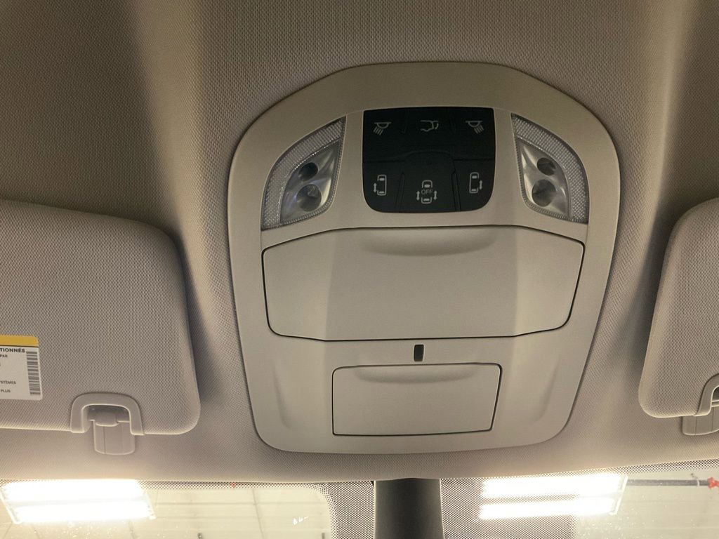 Used 2023 Chrysler Pacifica Touring-L image 23