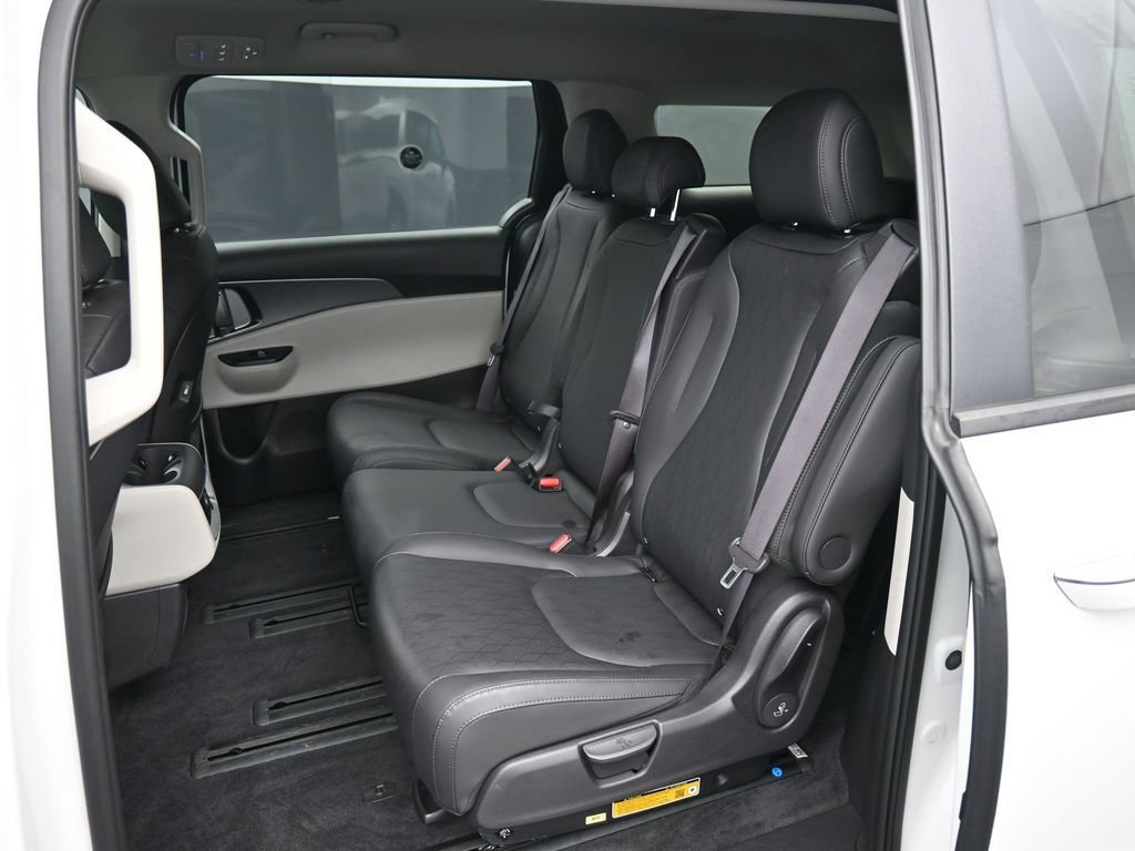 Used 2024 Kia Carnival LX FWD image 20