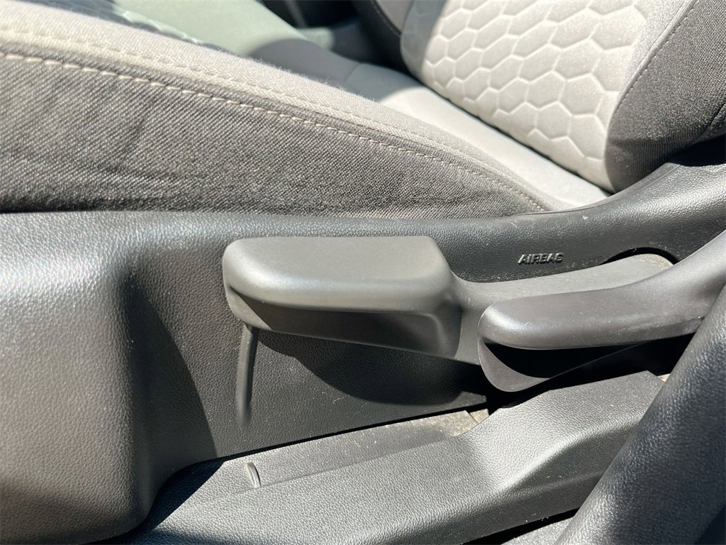 Used 2020 Chevrolet Equinox LS image 12