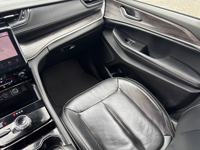 Used 2023 Jeep Grand Cherokee Limited w/ Black Appearance Package image 20