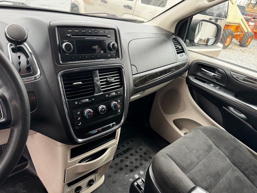 Used 2015 RAM C/V Tradesman FWD image 17