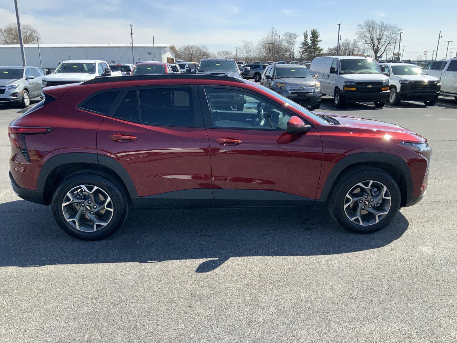 Used 2025 Chevrolet Trax LT w/ LT Convenience Package image 13