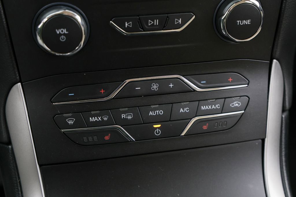 Used 2019 Ford Edge SEL w/ Equipment Group 201A FWD image 11