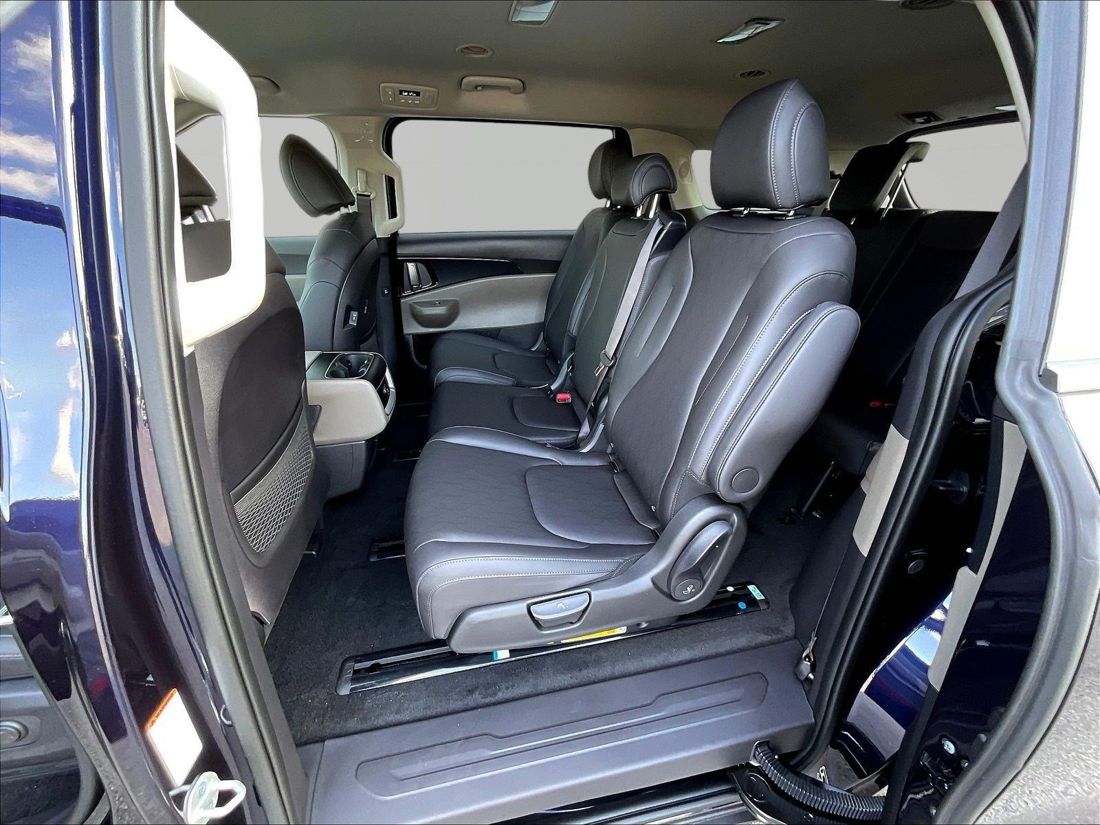 New 2027 Kia Carnival FWD image 18