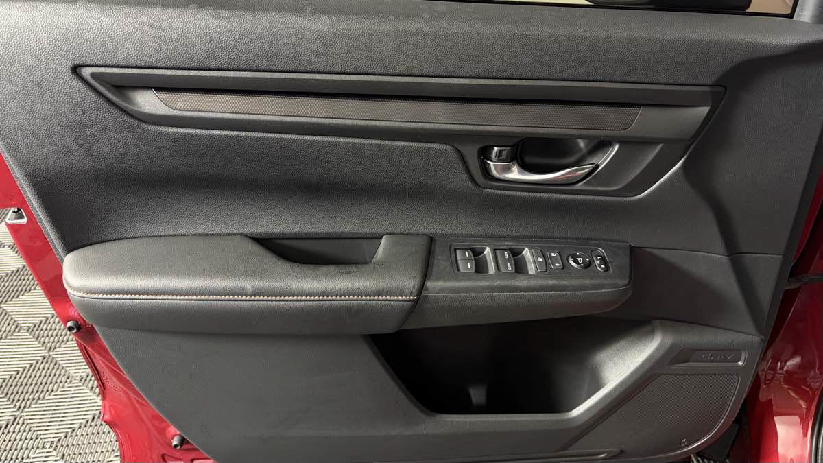 Used 2025 Honda CR-V Sport image 11