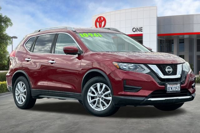 Used 2018 Nissan Rogue SV w/ Premium Package image 2