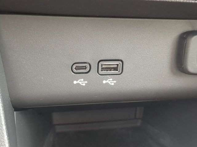 Used 2026 Buick Encore GX Avenir w/ Avenir Technology Package FWD image 21