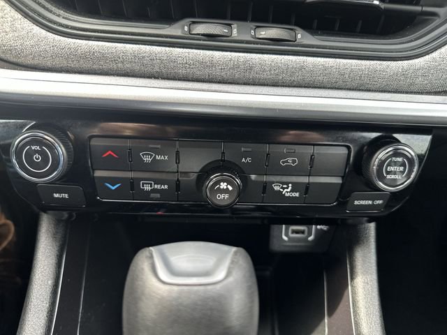 Used 2023 Jeep Compass Latitude w/ Sun and Sound Group AWD/4WD image 19