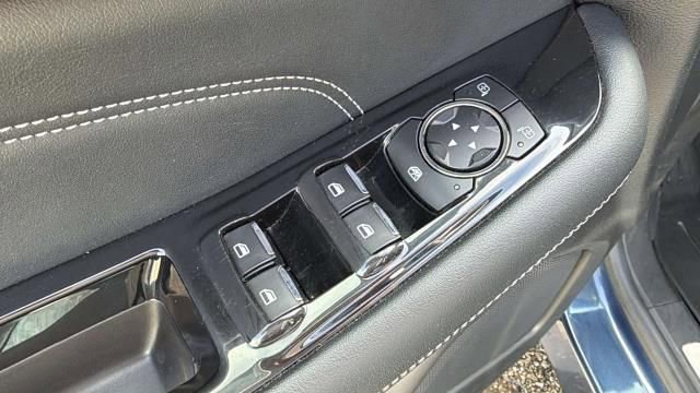 Used 2017 Ford Edge Titanium w/ Equipment Group 302A AWD/4WD image 10