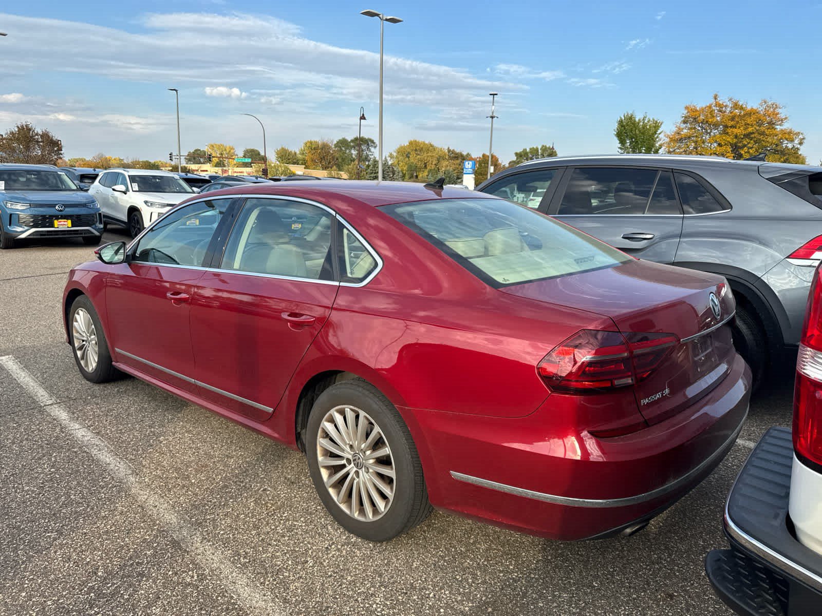Used 2017 Volkswagen Passat 1.8T SE w/ SE Lighting Package FWD image 4