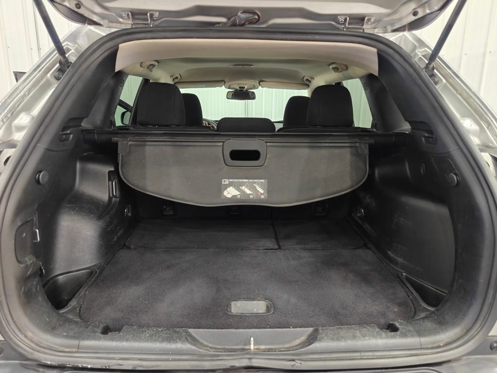 Used 2017 Jeep Cherokee Latitude w/ Cold Weather Group image 27