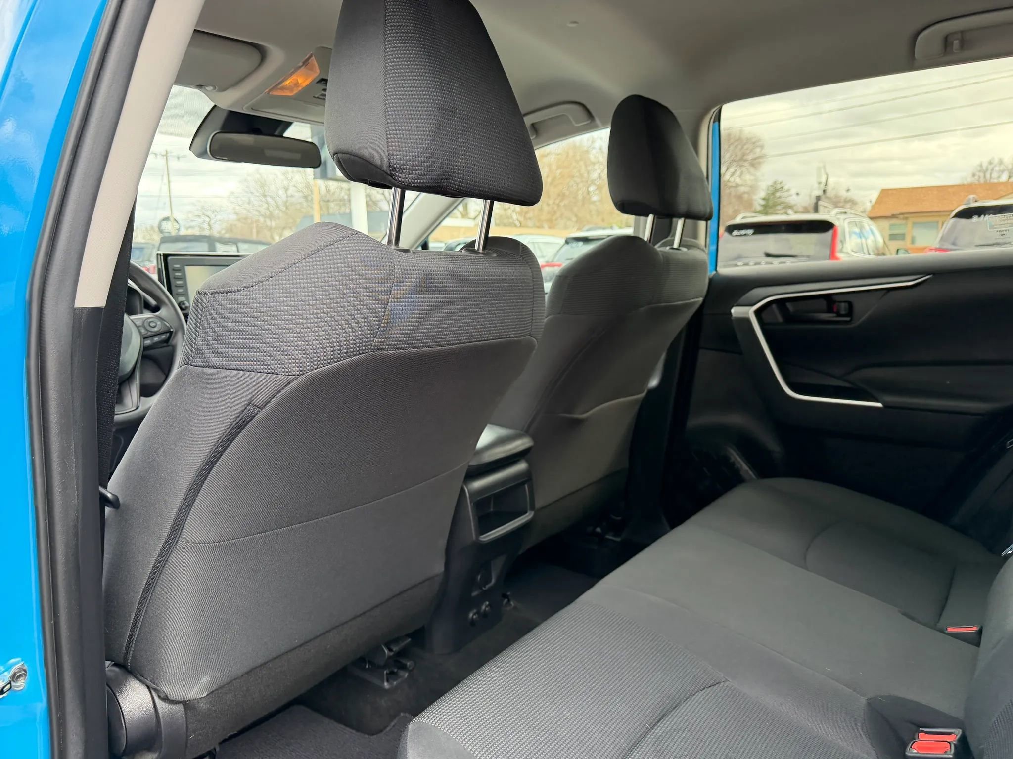 Used 2020 Toyota RAV4 LE w/ Carpet Mat Package image 21