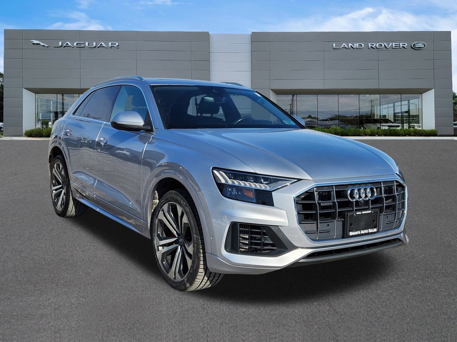 Used 2019 Audi Q8 Prestige w/ Luxury Package image 2